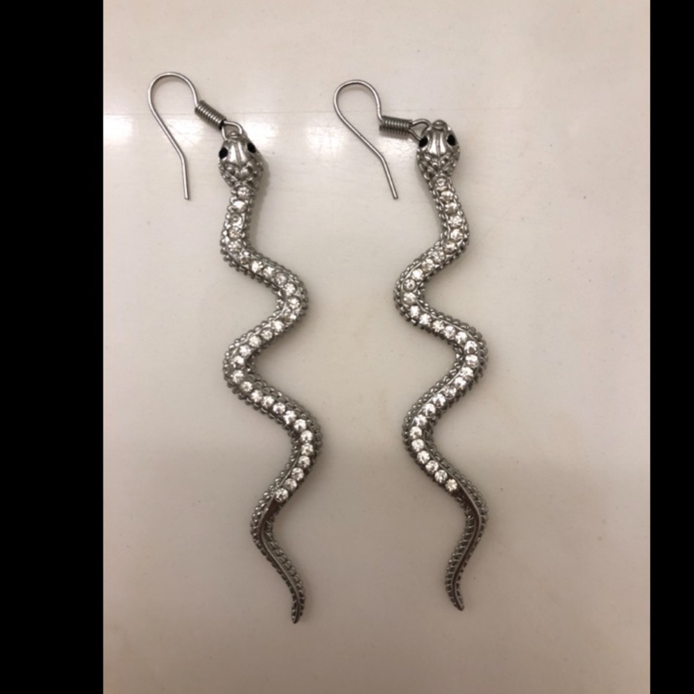 Beautiful snake earrings!